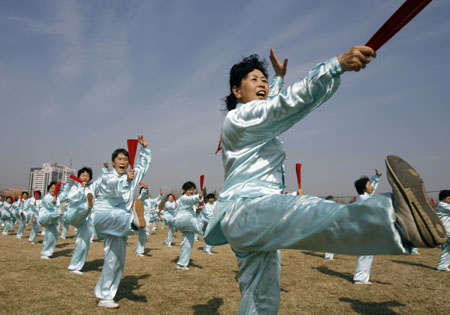 Long walk marks 500-day countdown to Olympics