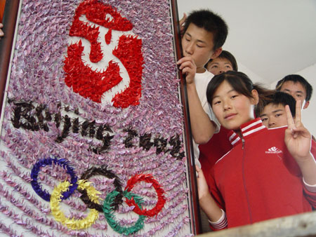 Deaf-mute students embrace Olympics with handwork cranes