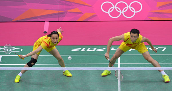 Mixed doubles duo wins badminton gold medal