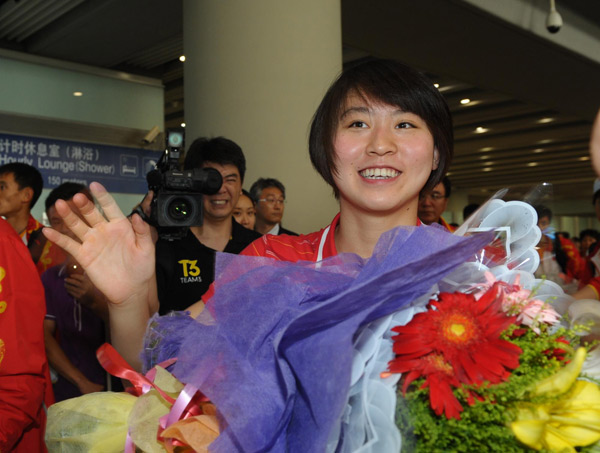 Chinese swimmers get hero's welcome at Beijing