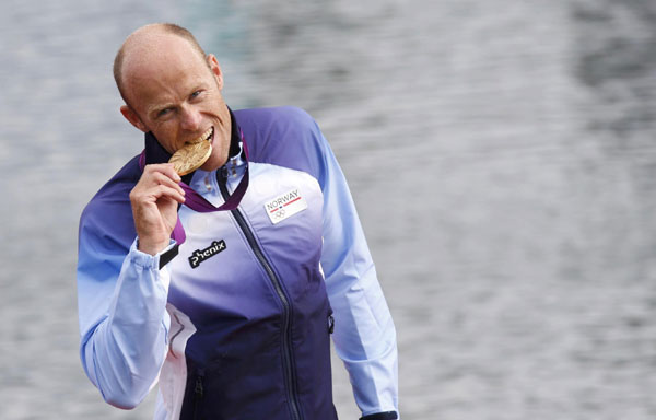 Norway's Larsen wins men's canoe sprint K1 1000m gold