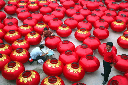 10,000 red lanterns for the National Day