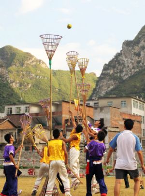 Stunt shows held to celebrate 60th National Day