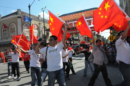 China Day parade in Chicago celebrates 60th anniversary of PRC