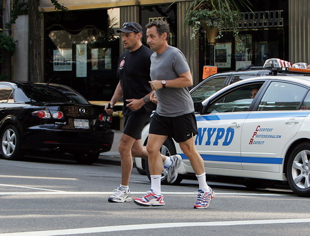 Sarkozy shakes hands with woman while jogging in NYC