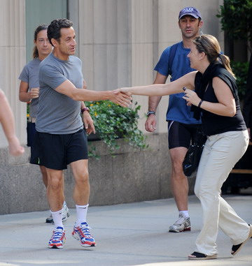 Sarkozy shakes hands with woman while jogging in NYC