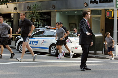 Sarkozy shakes hands with woman while jogging in NYC