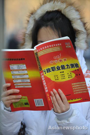 Almost 1 million people sit China's civil service exam