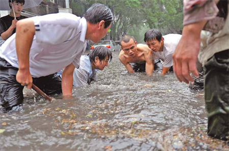 Deluge brings wave of complaints as cities paralyzed