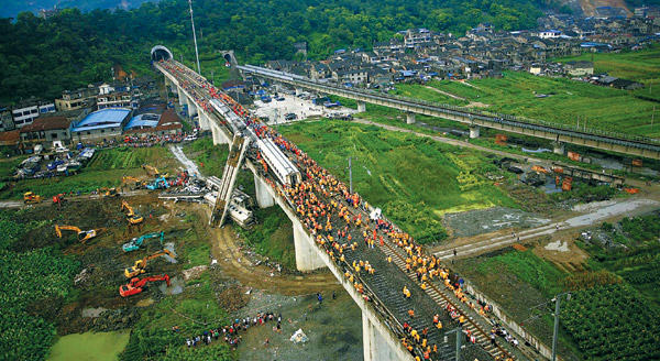 Toddler found alive in train wreck