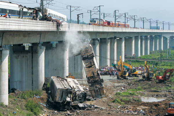 Toddler found alive in train wreck