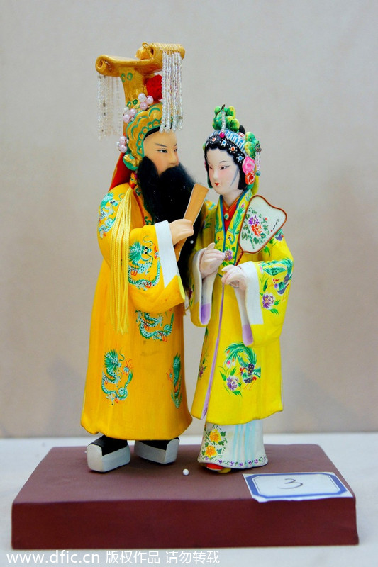 Vivid clay figurines exhibited in Nanjing