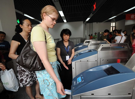 Electronic tickets debut on Beijing Subway