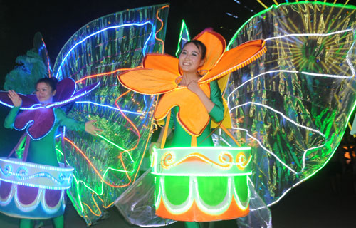 City's amusement parks dance into carnival season with free beer, entry