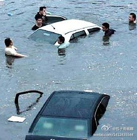 Heavy rain disrupts Beijing traffic