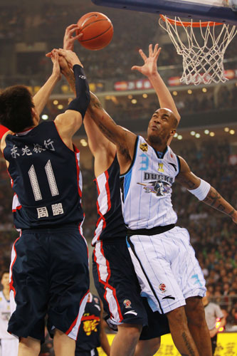 Marbury helps Beijing stun defending champions