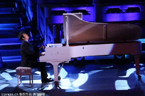 Lang Lang performs at the opening ceremonyy