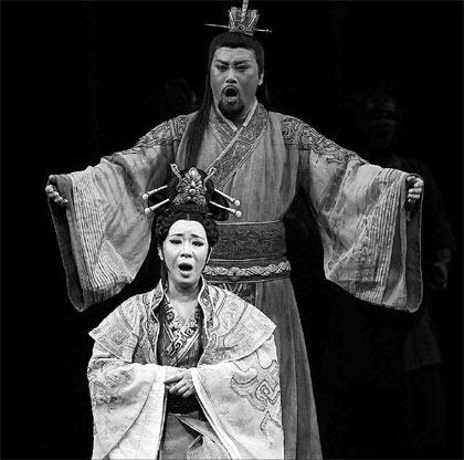 Xi Shi sings opera