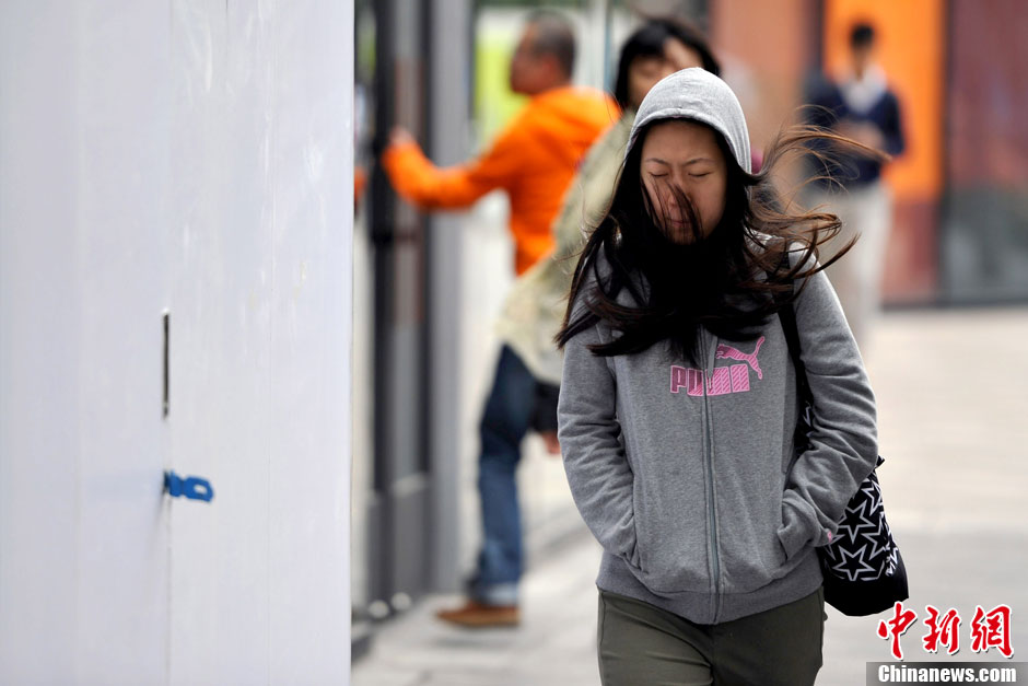 Cold air sweeps through N China