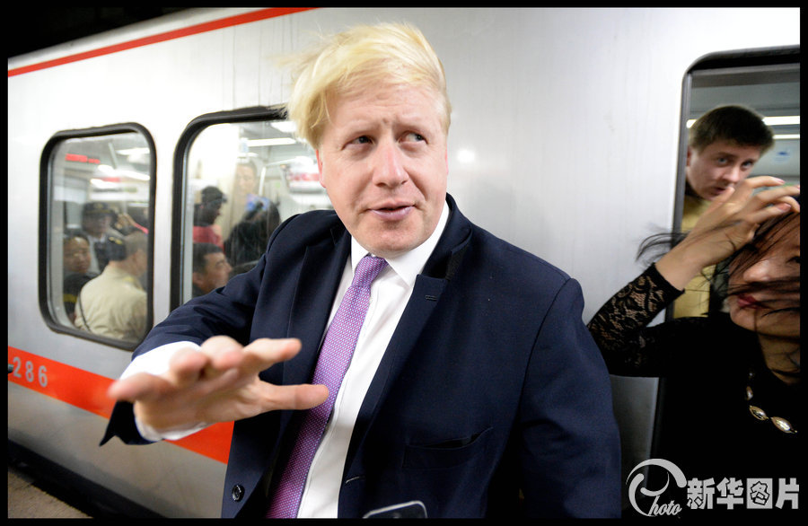 London mayor rides subway in Beijing