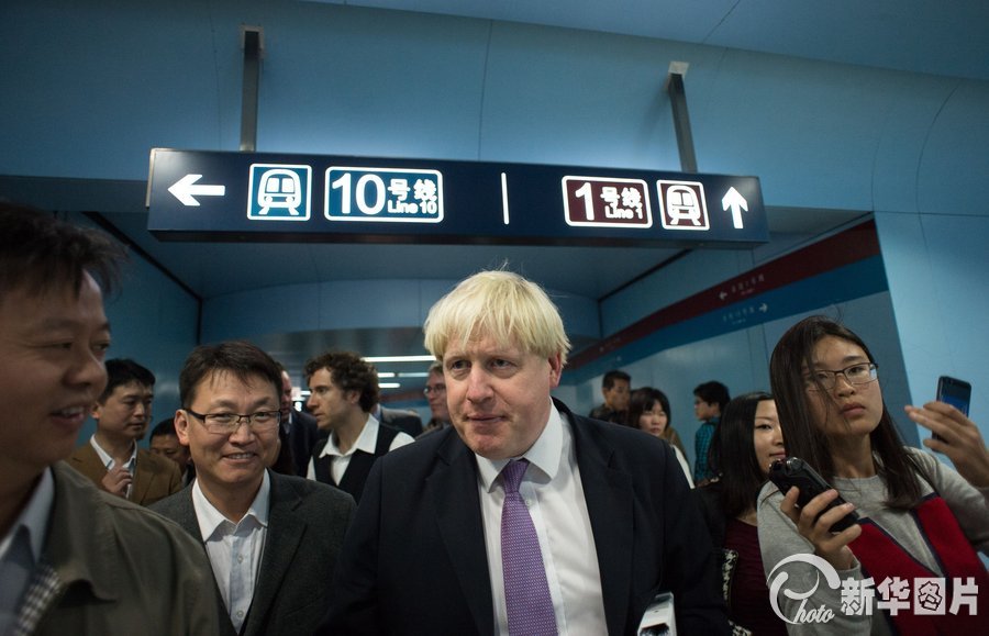 London mayor rides subway in Beijing