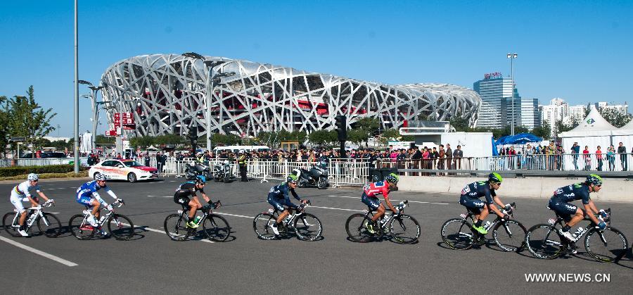 Snapshots of Beijing cycling race