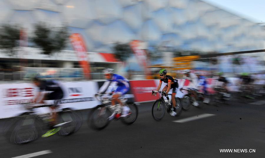 Snapshots of Beijing cycling race