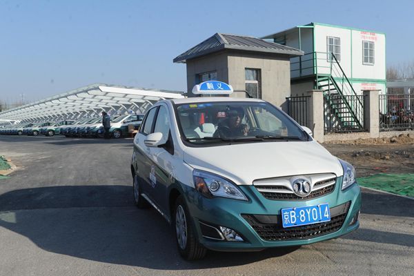 Electric taxis take to the road in Shunyi