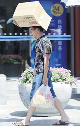 Beijing sizzles as mercury climbs above 42 C, breaking May record