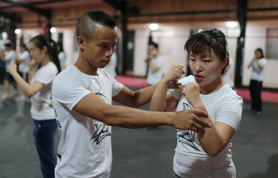 Journalists in hard defensive training