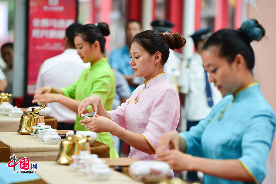 Beijing's tea street makes summer promotion