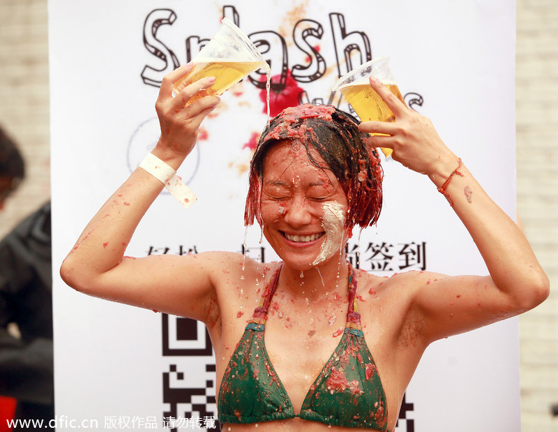 Revelers take part in tomato fight in Beijing