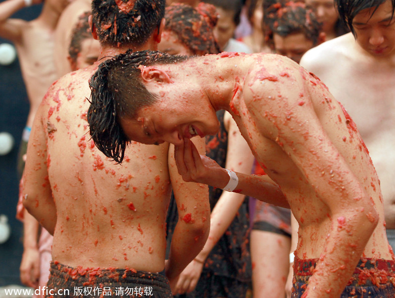 Revelers take part in tomato fight in Beijing