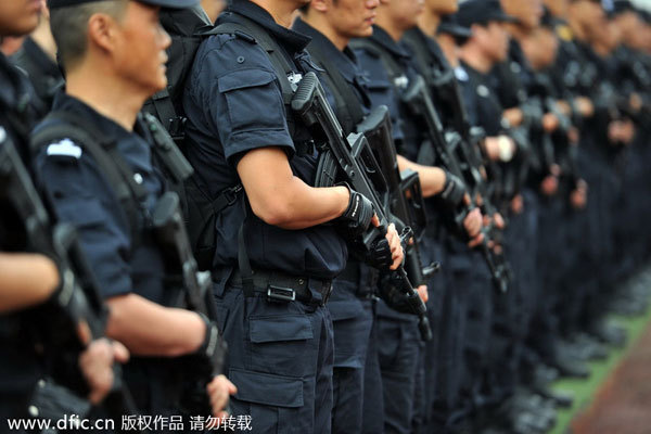 Beijing police hold anti-terror drill