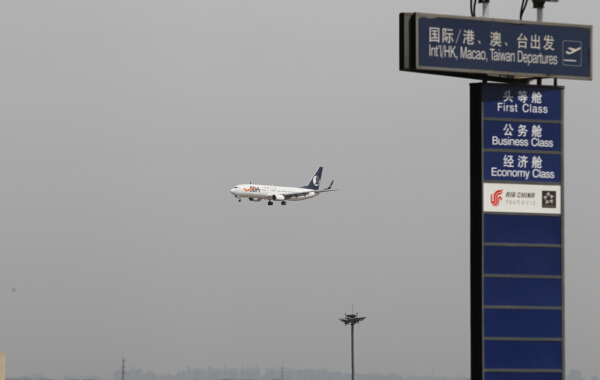 Beijing offers free luggage storage service for visa-free visitors