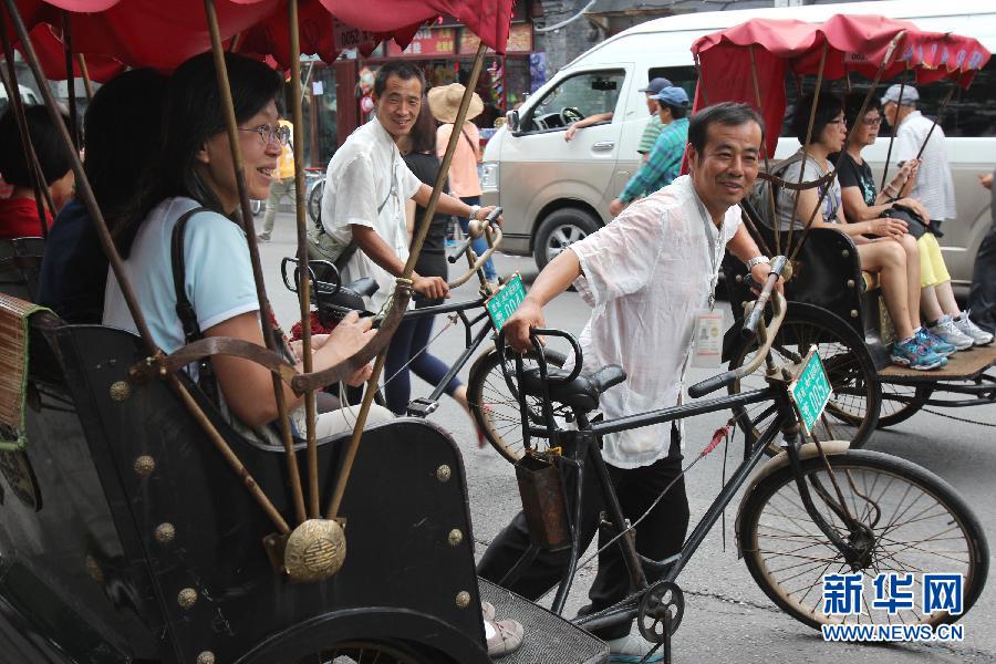 Rickshaw driver's regular day in Beijing