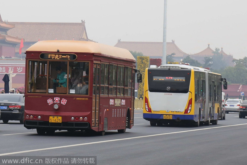 Beijing welcomes its vintage tour bus