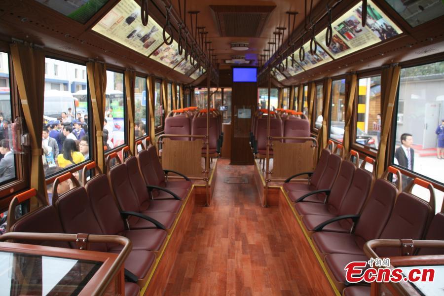 Buses with classic look come into use in Beijing