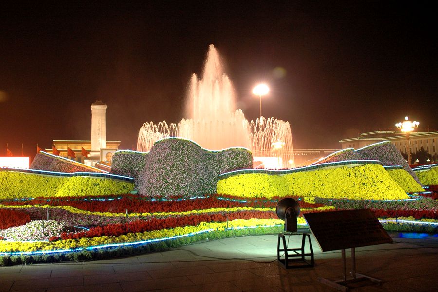 Tian'anmen parterre for National Day changes in decade