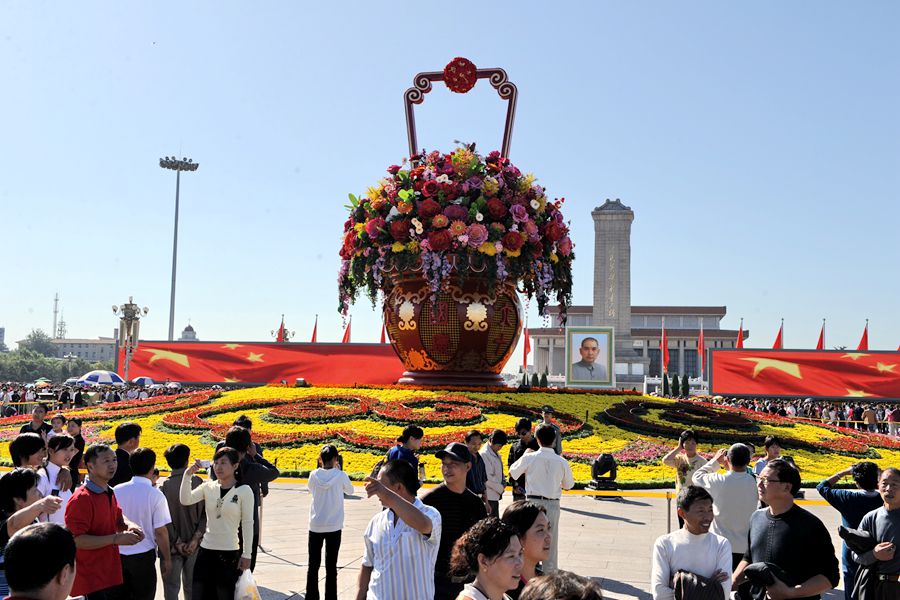 Tian'anmen parterre for National Day changes in decade