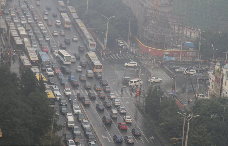 Fog again shrouds Beijing after holiday