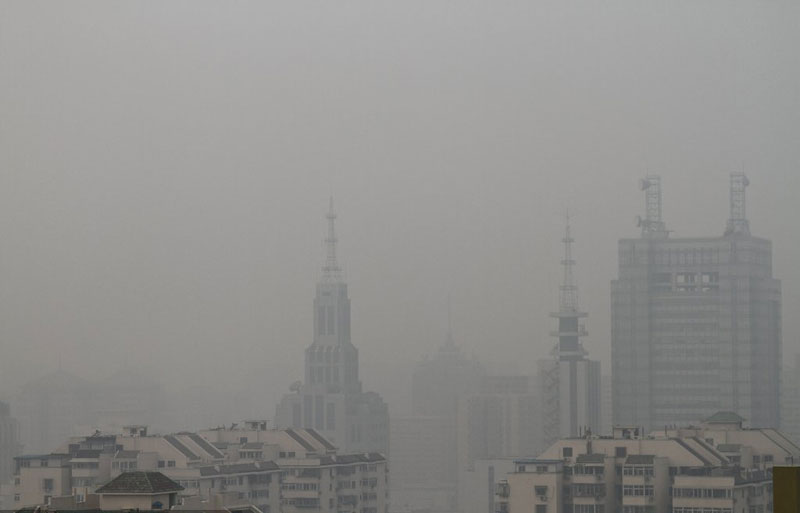 Fog again shrouds Beijing after holiday