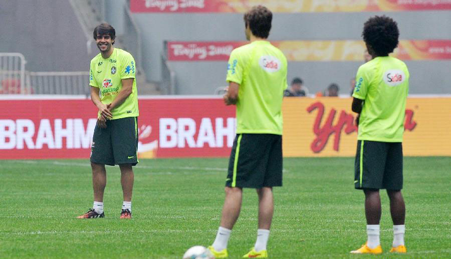 Brazilian soccer stars train for friendly match in Beijing