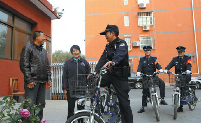 Bicycle patrols keep Huairou streets safe