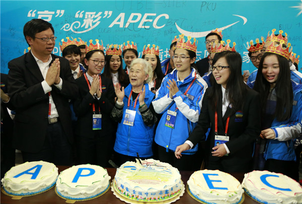 Volunteers celebrate birthday at APEC