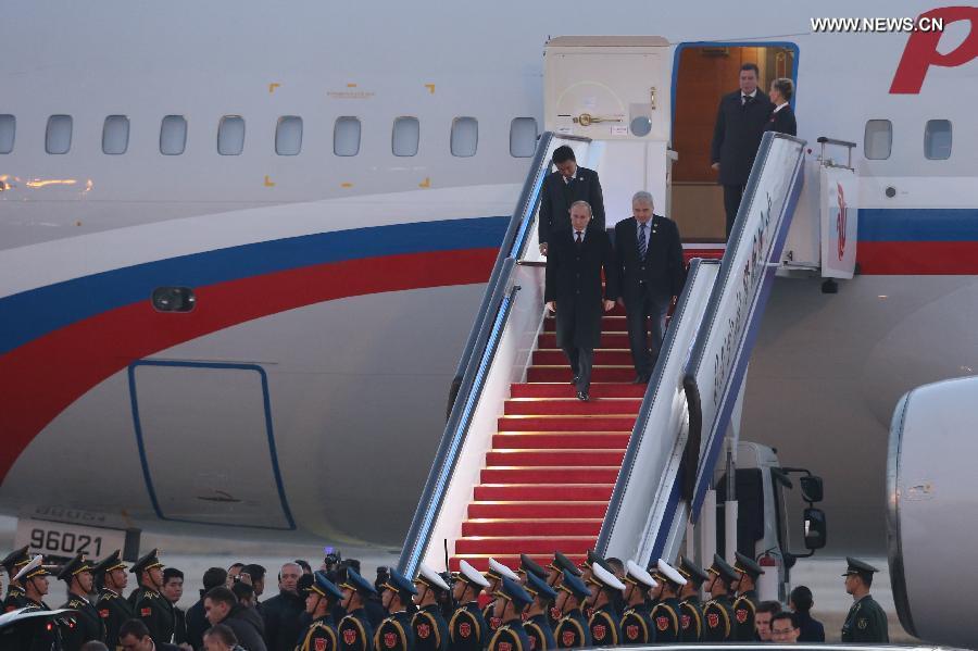 Putin arrives in Beijing for APEC meeting