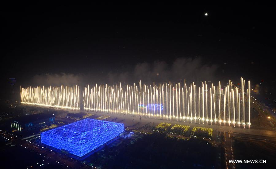 Magnificent fireworks showed at APEC grand banquet