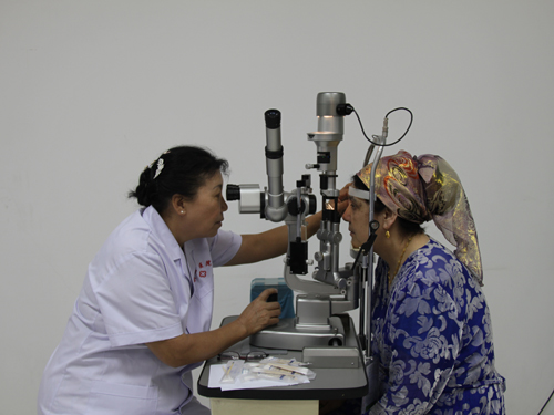 Doctor prevents blindness – Jiang Lijuan