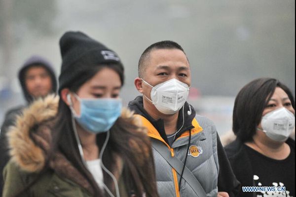 Dense smog shrouds China's Beijing