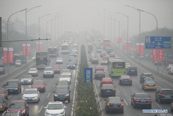 Dense smog shrouds China's Beijing